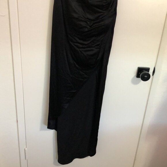 new NONchalant Label Dinah One Shoulder Dress in Black maxi satin slit gown - Picture 5 of 8
